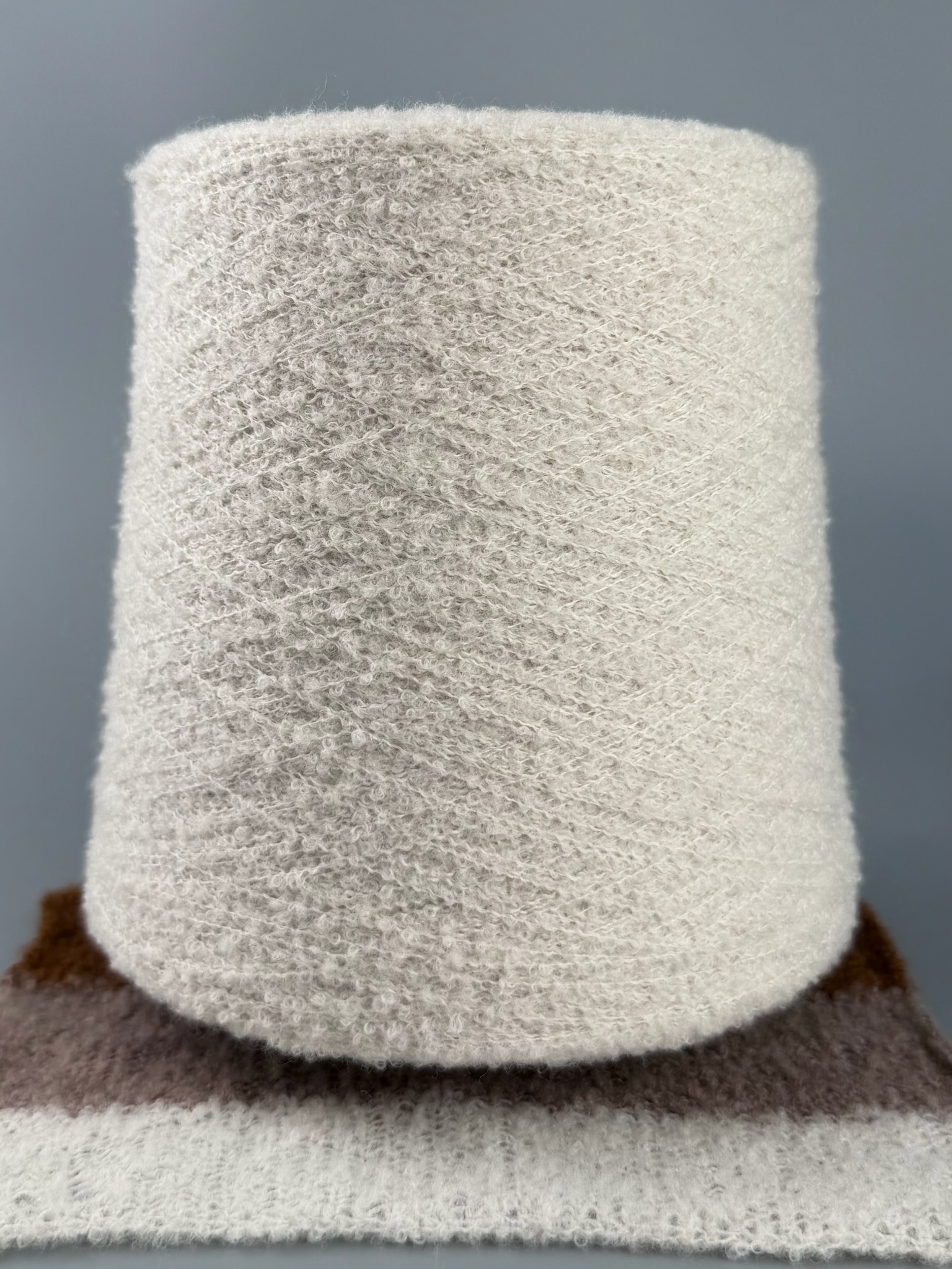 Zimpfer Wolle Selezione Art. Baby Yak Bouclerino Nm 1/10000 – Kaschmir Baby-Yak Garn col. Helle Perle foto 2